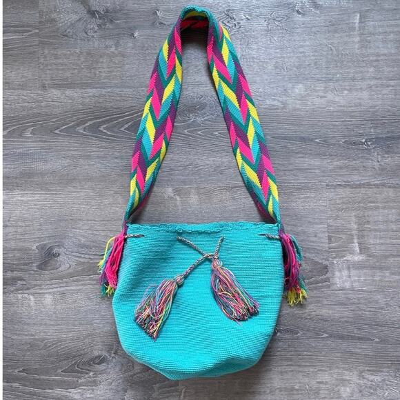 Wayuu Mochilla Bag Teal Bucket Shoulder Bag Colorful Crochet Columbia Boho Retro - Picture 1 of 8